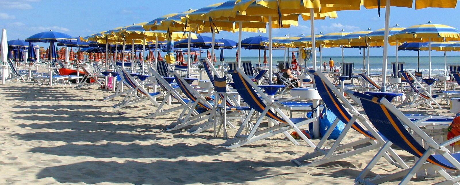 Spiaggia con ombrelloni abruzzo